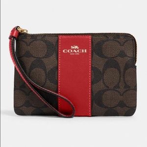 ❌SOLD❌COACH CORNER ZIP WRISTLET IN SIGNATURE